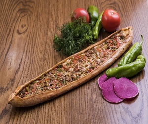 Kuşbaşılı Kaşarlı Pide